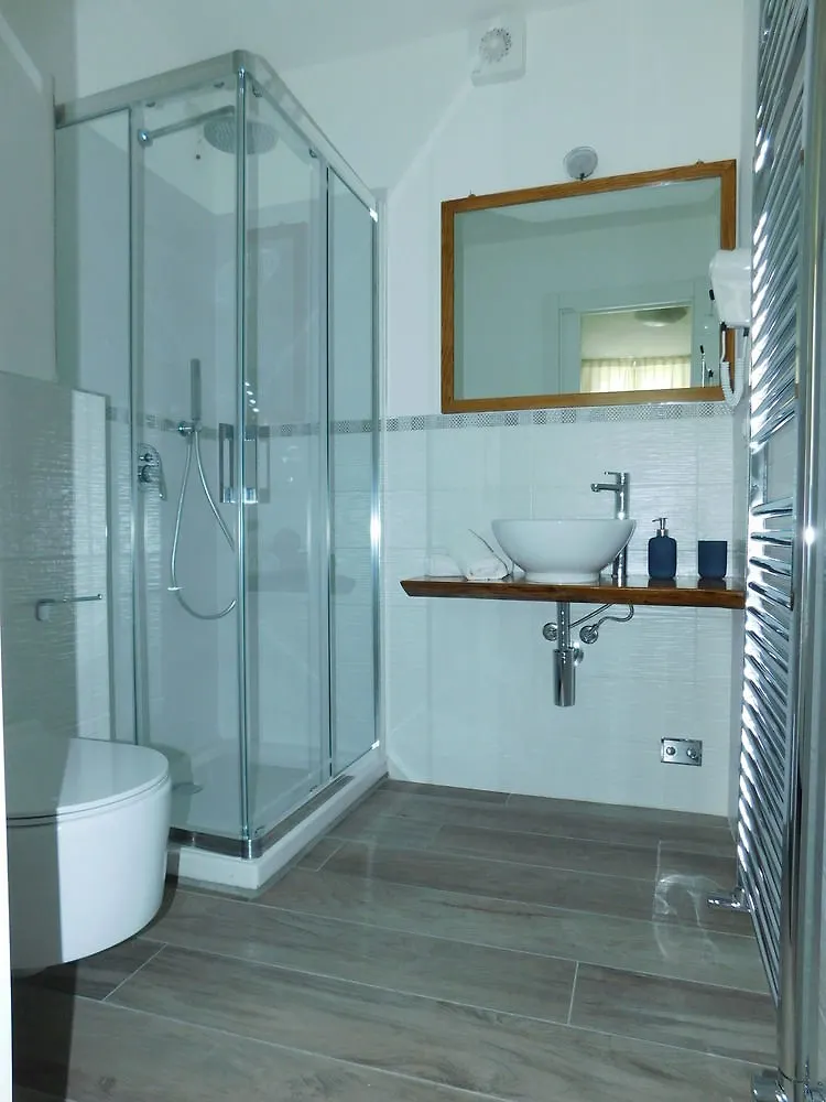 Andirivieni Bellagio Guest House 3*,